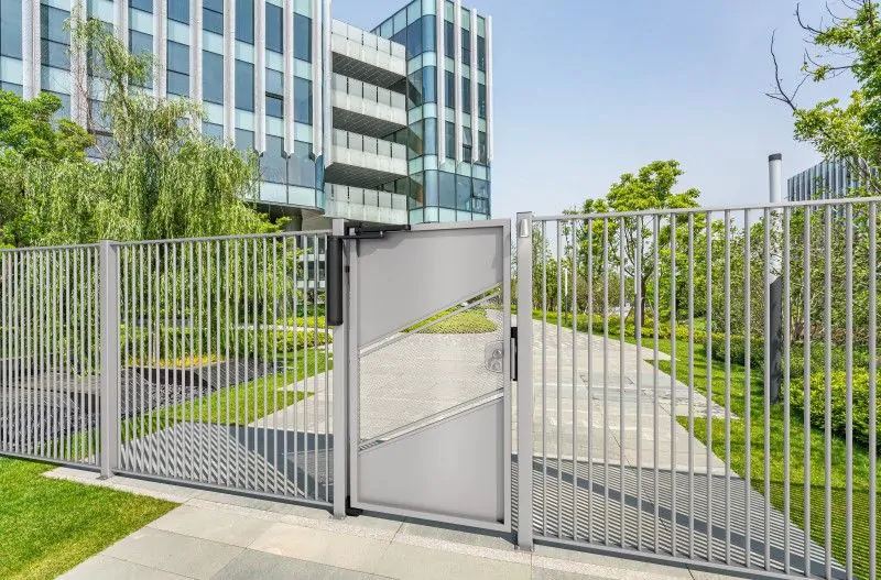 Locinox Venus | Motorized gate closer for pedestrian swing gates
