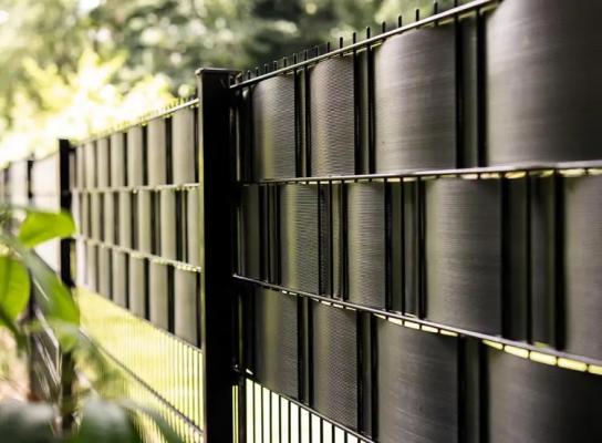 Mesh fencing accessories